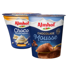 Almhof dessert met slagroom, chocolade mousse of yoghurt mousse